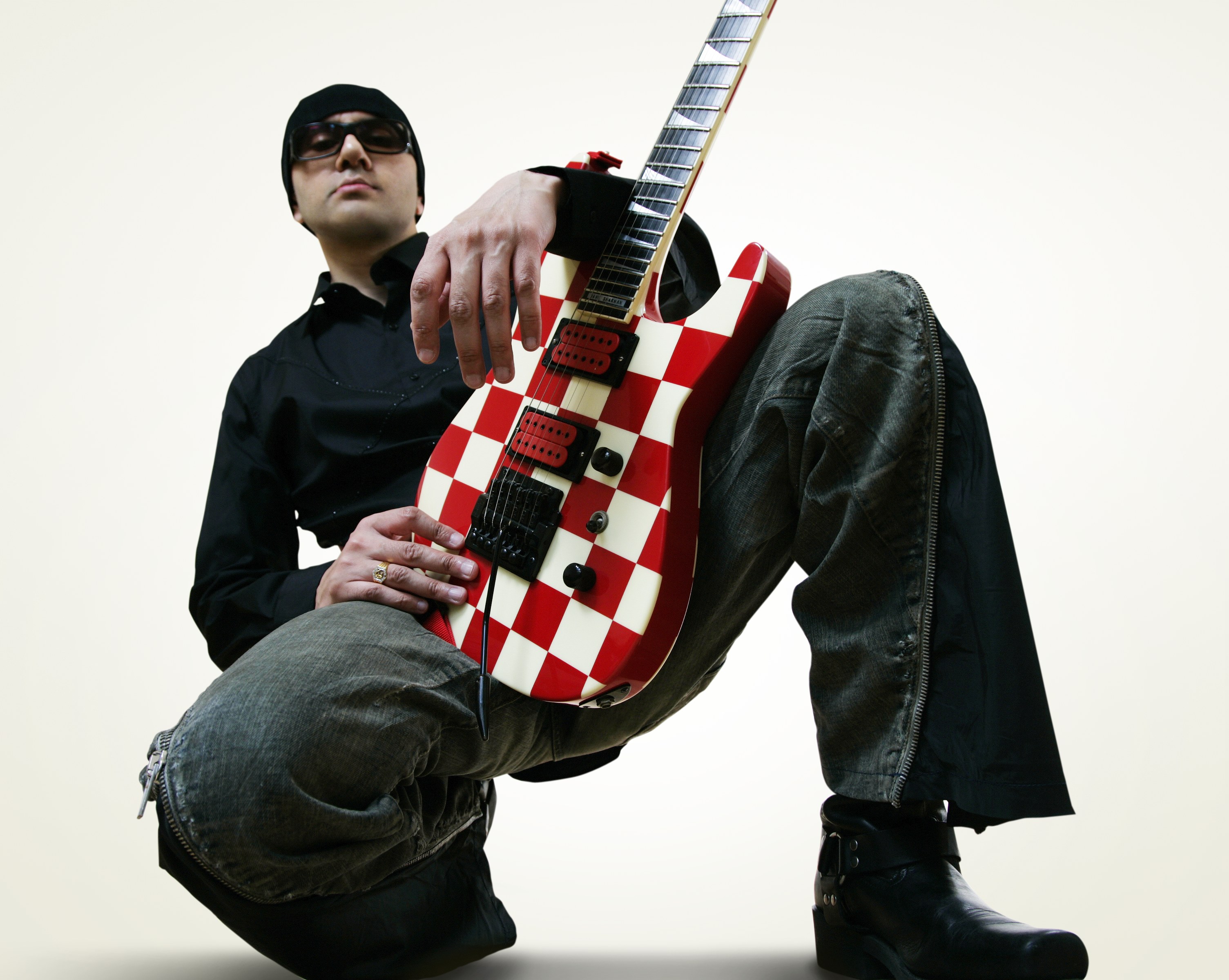 THE UK’S LEGENDARY GUITARIST DAVE SHARMAN: We Talk DEEP PURPLE, Career Highlights and MORE!